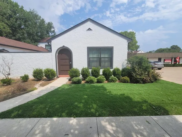 $1,450 | 1002 West 2nd Avenue, Corsicana, TX 75110