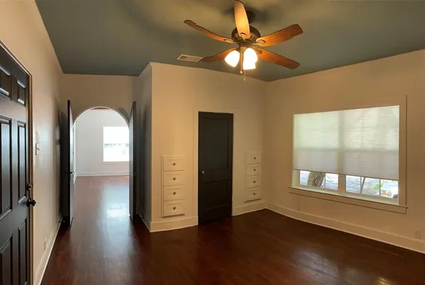 $1,250 | 1002 West 2nd Avenue, Corsicana, TX 75110