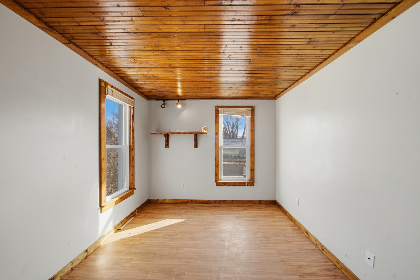 1507 West 9th Street Dixon, IL 61021 - Photo 14 of 22 a view of empty room with windows