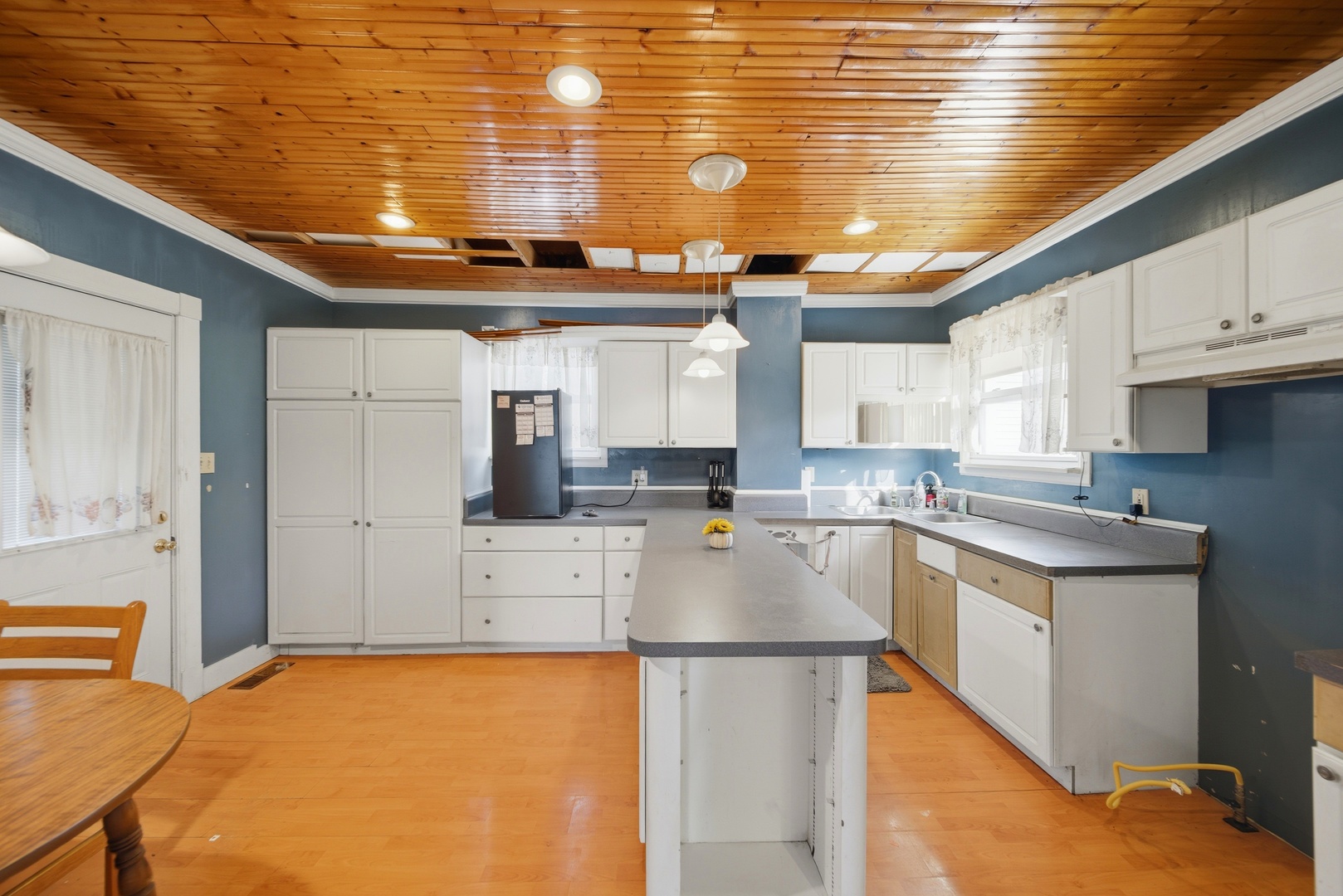 1507 West 9th Street Dixon, IL 61021 - Photo 4 of 22 a kitchen with stainless steel appliances granite countertop a sink and cabinets