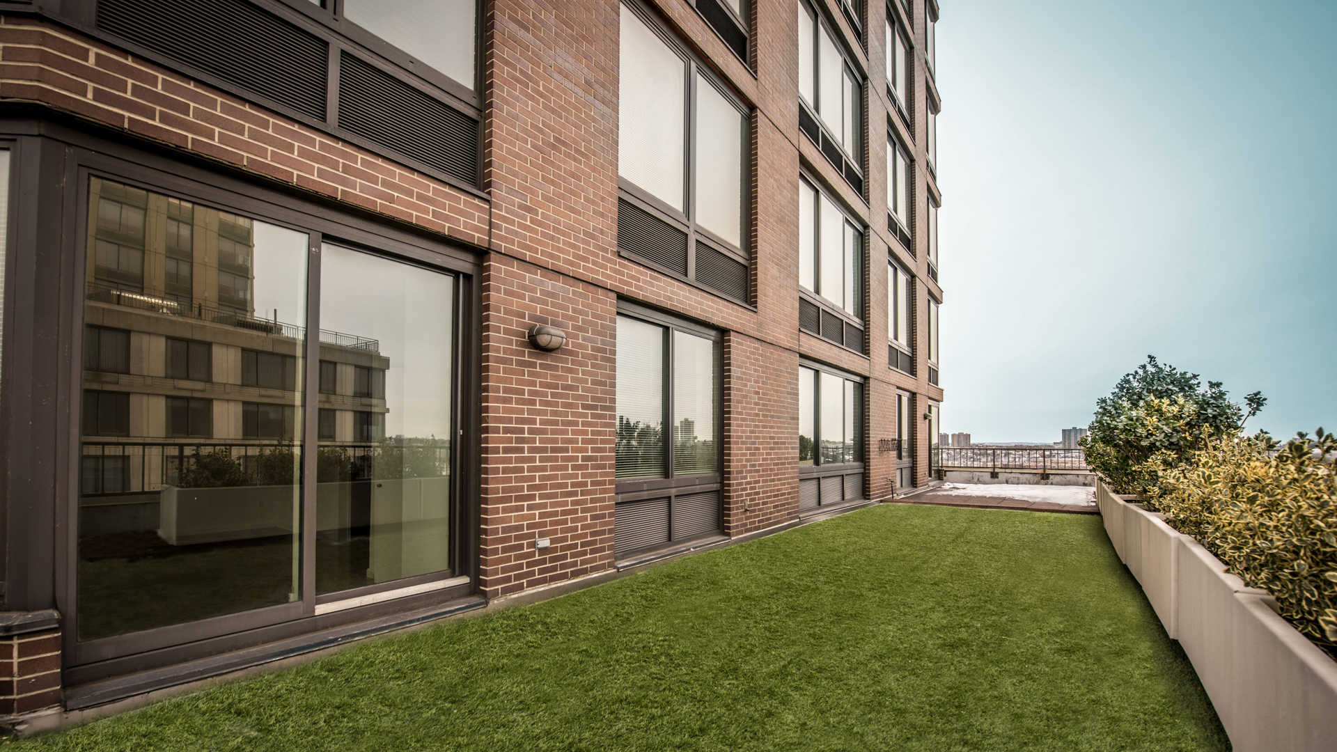 180 Riverside Boulevard, Unit 12A Manhattan, NY 10069 - Photo 2 of 11 a view of a back yard