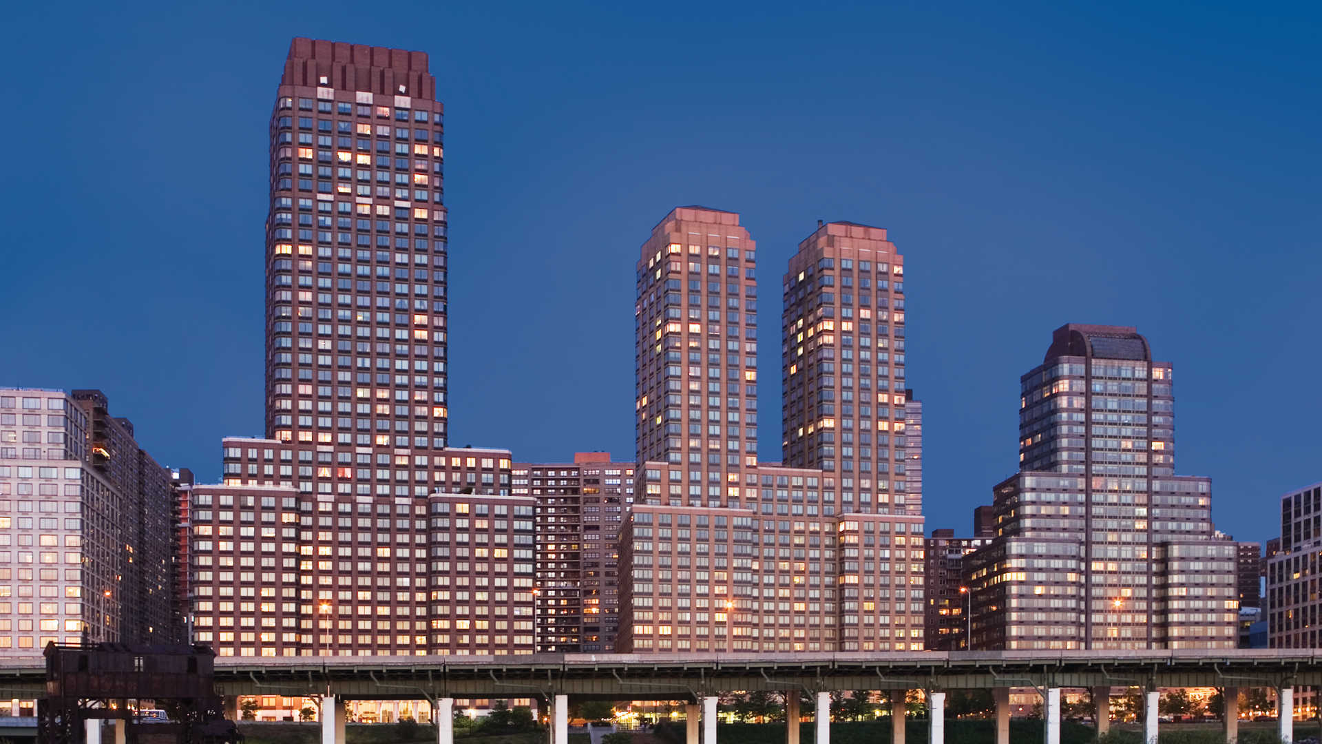 180 Riverside Boulevard, Unit 12A Manhattan, NY 10069 - Photo 3 of 11 a view of a tall building