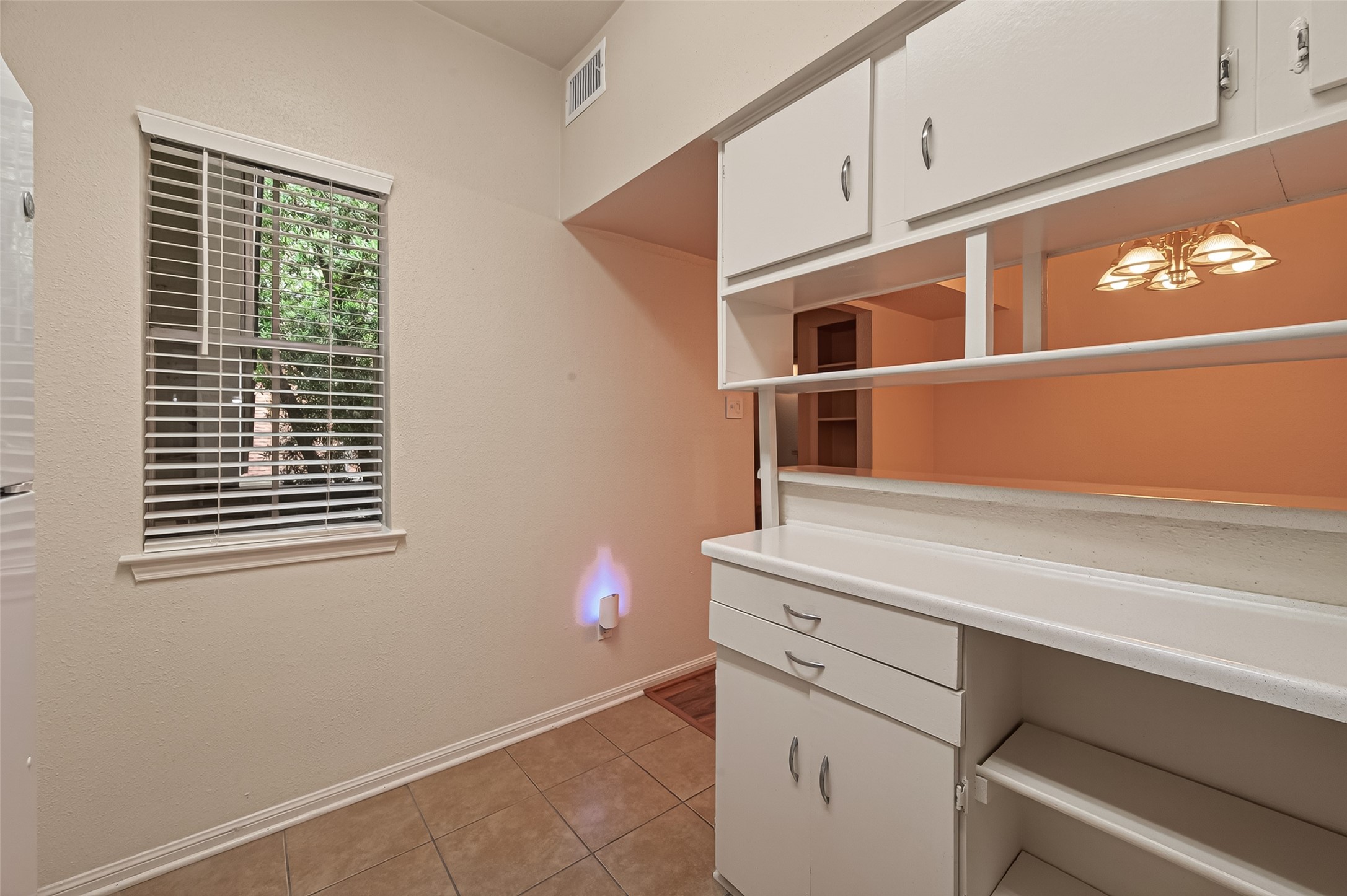 2100 Tanglewilde Street, Unit 596 Houston, TX 77063 - Photo 14 of 32 Peek out your window to see who is at your door