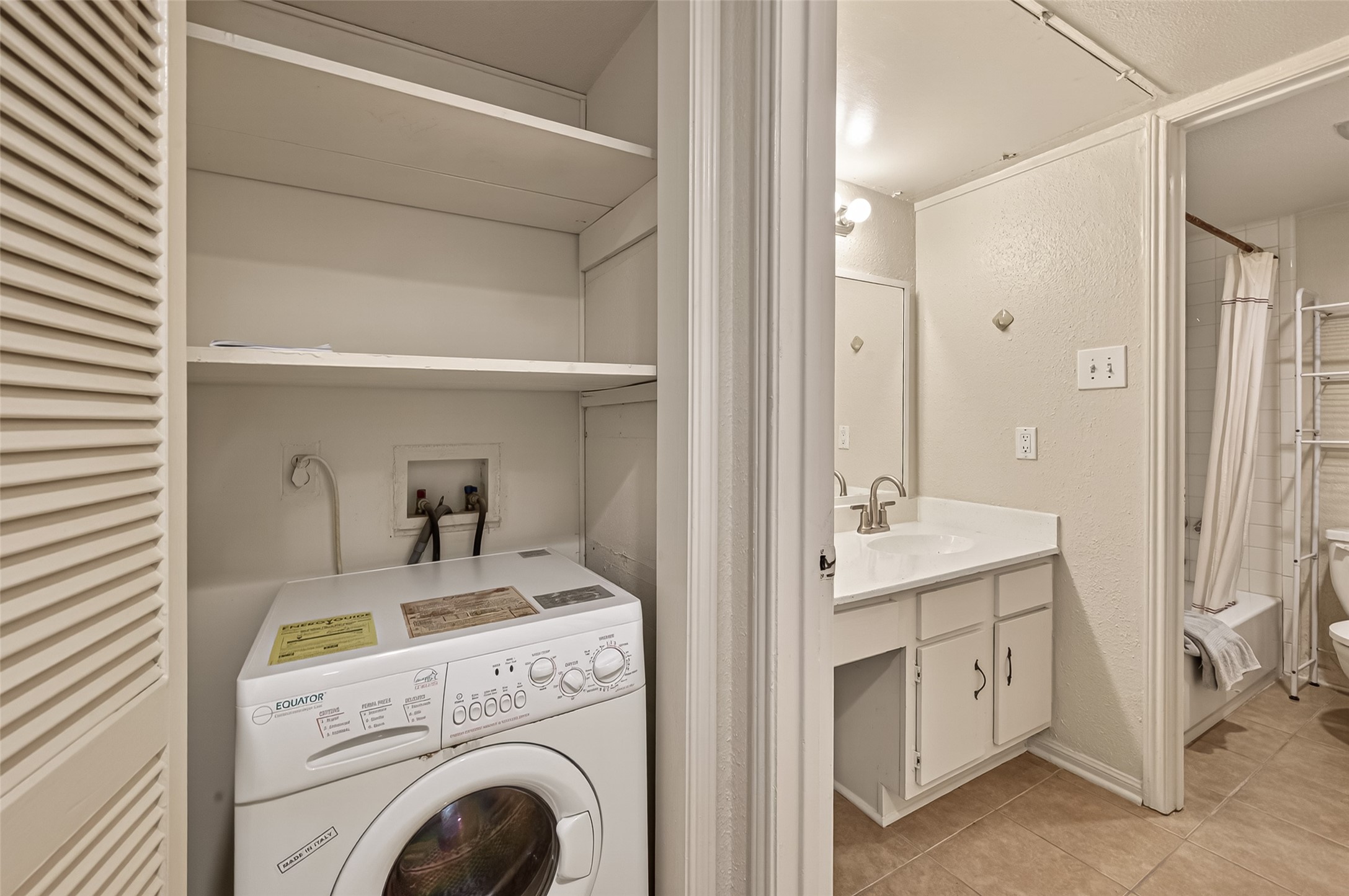2100 Tanglewilde Street, Unit 596 Houston, TX 77063 - Photo 22 of 32 Unit has European style washer/dryer