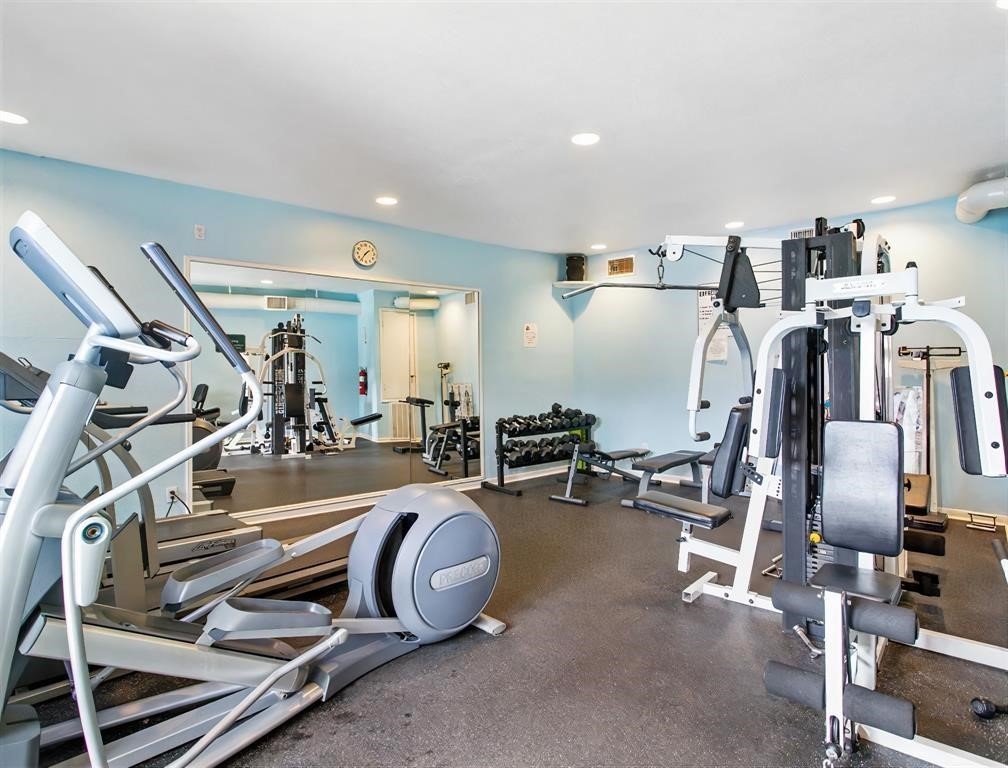 2100 Tanglewilde Street, Unit 596 Houston, TX 77063 - Photo 30 of 32 Complex fitness room