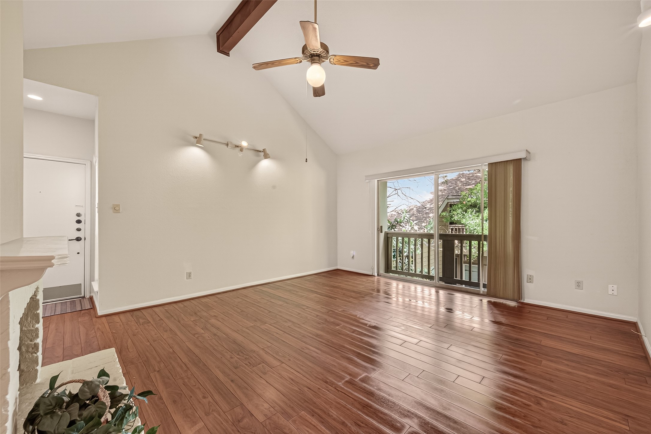 2100 Tanglewilde Street, Unit 596 Houston, TX 77063 - Photo 4 of 32 Sliding glass doors open to Juliette balcony