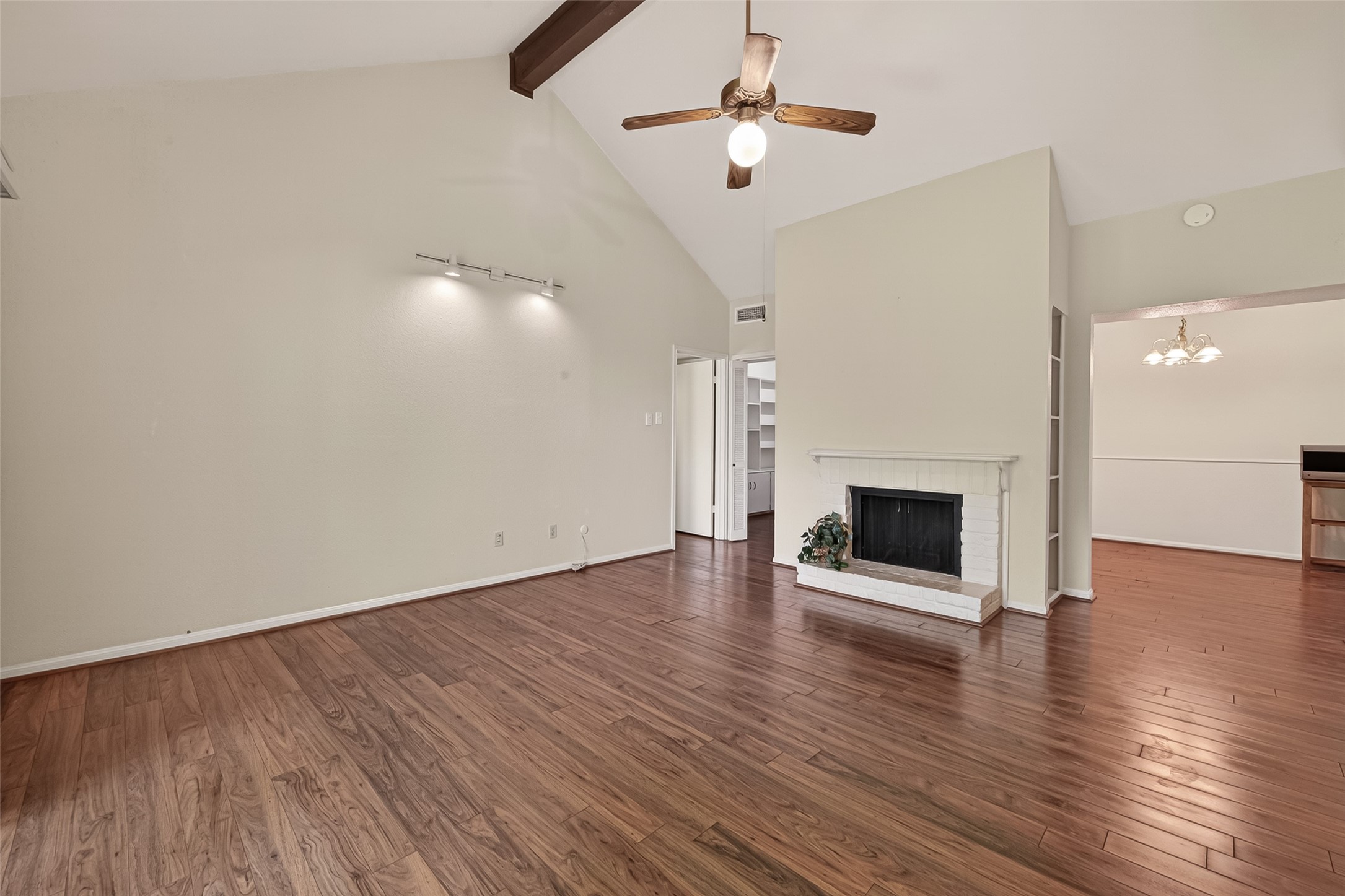 2100 Tanglewilde Street, Unit 596 Houston, TX 77063 - Photo 6 of 32 Spacious living room has gleaming laminate wood floors & soaring vaulted ceiling