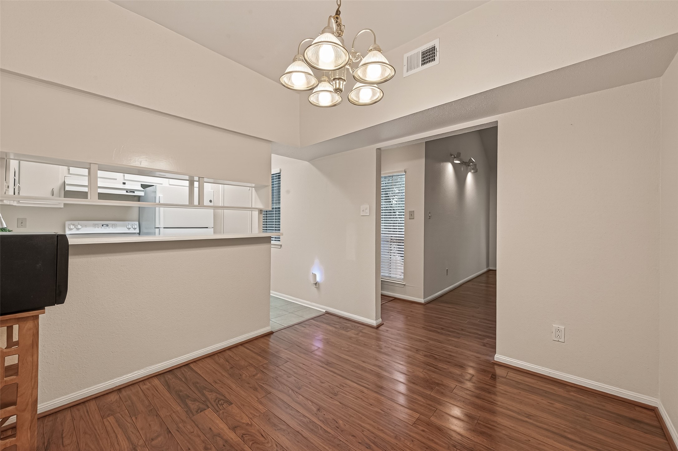 2100 Tanglewilde Street, Unit 596 Houston, TX 77063 - Photo 9 of 32 Spacious Dining area with pass thru to kitchen
