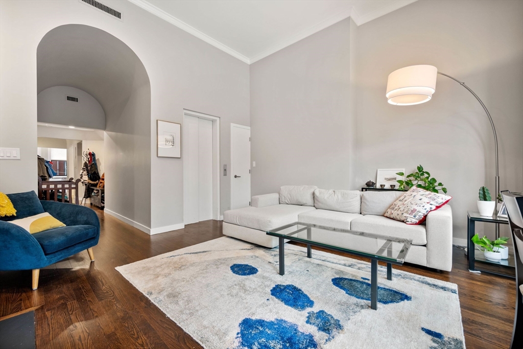 267 Beacon Street, Unit 2 Boston, MA 02116 - Photo 3 of 21