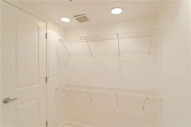 $300,000 | 600 Admiral Boulevard, Unit 602, Kansas City, MO 64106