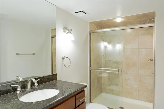 $300,000 | 600 Admiral Boulevard, Unit 602, Kansas City, MO 64106