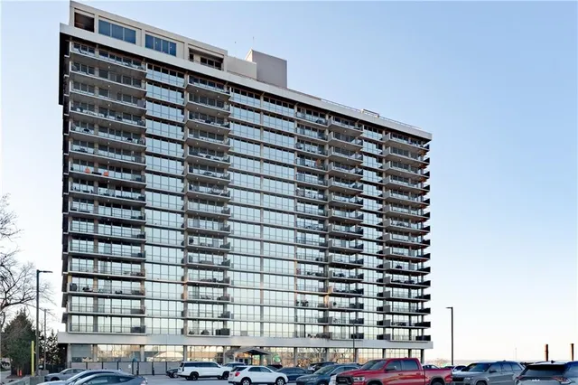 $300,000 | 600 Admiral Boulevard, Unit 602, Kansas City, MO 64106