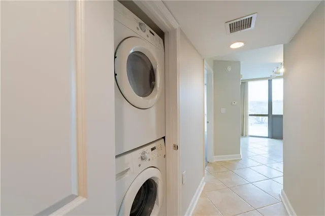 $300,000 | 600 Admiral Boulevard, Unit 602, Kansas City, MO 64106