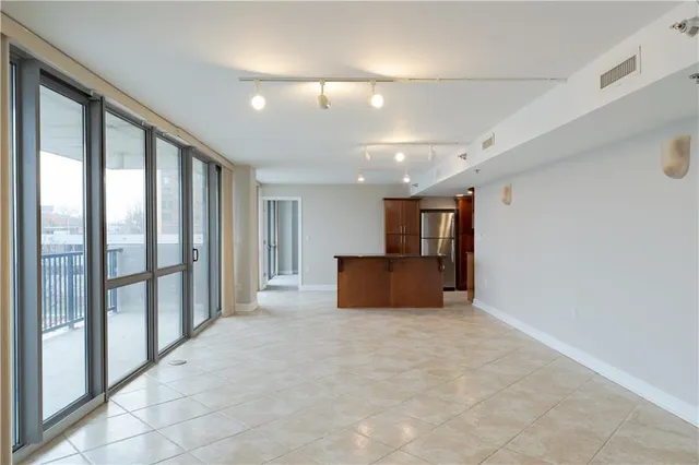 $300,000 | 600 Admiral Boulevard, Unit 602, Kansas City, MO 64106