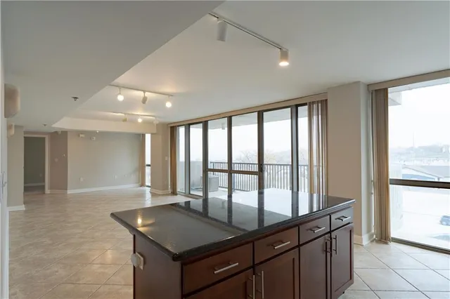 $300,000 | 600 Admiral Boulevard, Unit 602, Kansas City, MO 64106