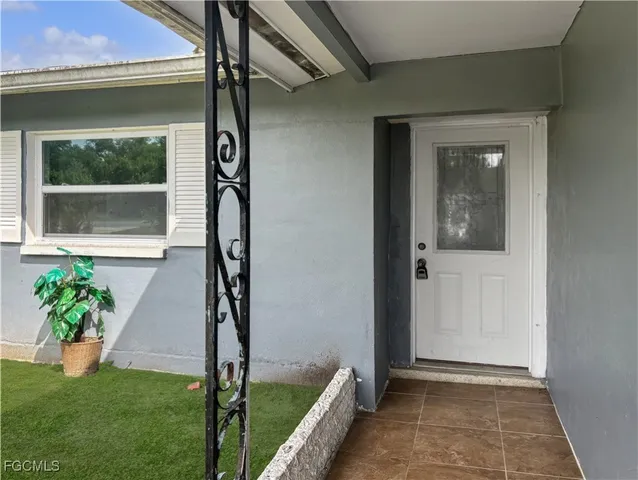 a view of an entryway of house