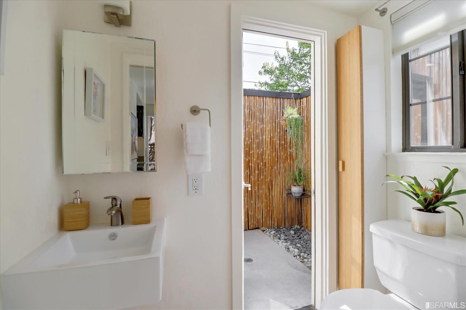 1397 Delaware Street Berkeley, CA 94702 - Photo 28 of 43 a bathroom with a tub and shower