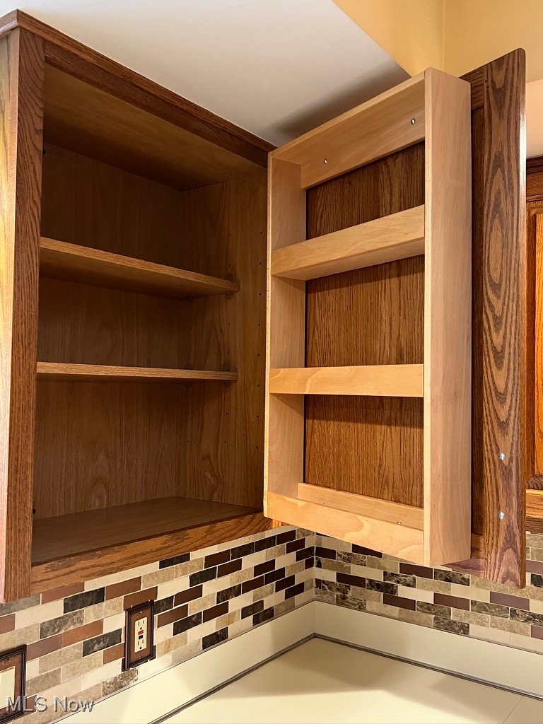 11331 Palmer Road Painesville, OH 44077 - Photo 27 of 47 Room details with tasteful backsplash