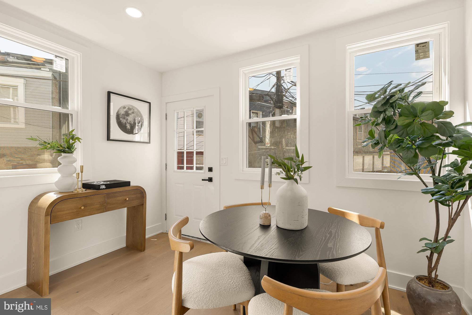 1710 2nd Street Northwest Washington, DC 20001 - Photo 13 of 37 Bright and inviting dining nook.