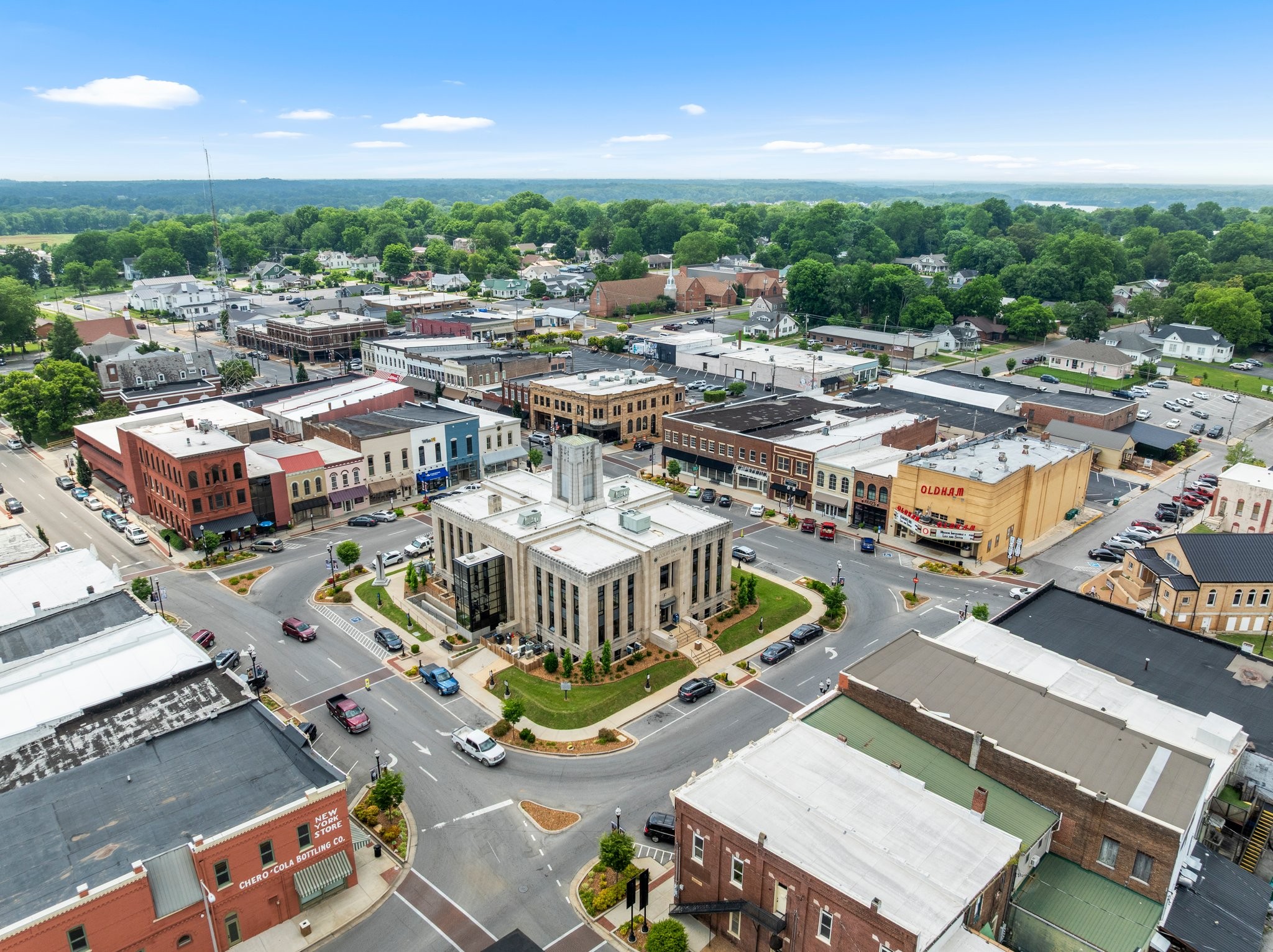 44 South Jefferson Street Winchester, TN 37398 - Photo 13 of 19 an aerial view of residential houses with outdoor space