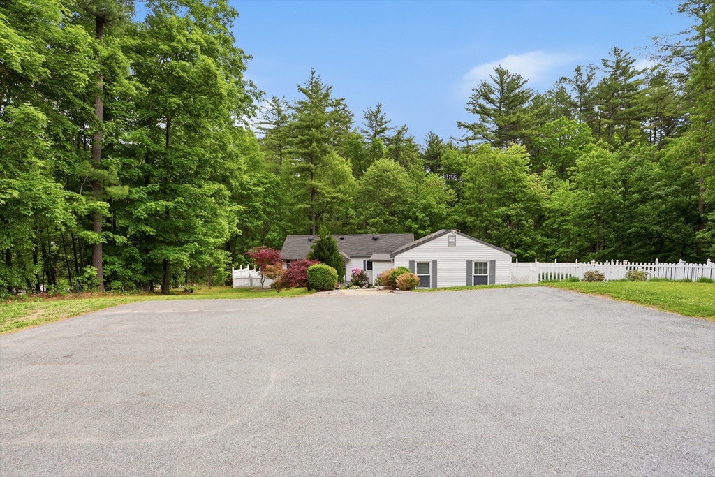 11 Mt Paul Road Tyngsborough, MA 01879 - Photo 4 of 42