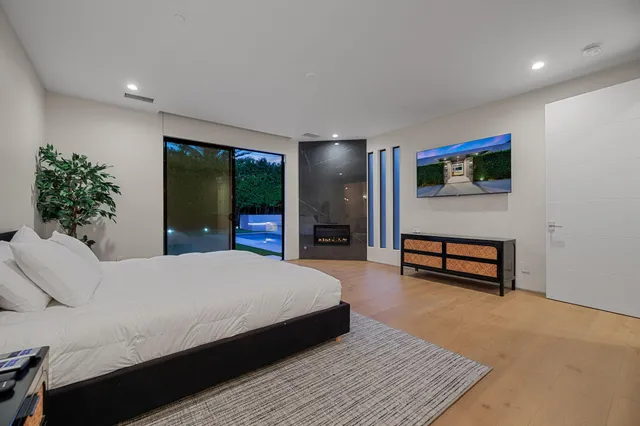 $2,499,999 | 473 North Burton Way, Palm Springs, CA 92262