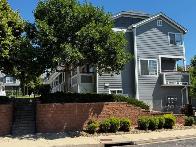 a view of a tennis court