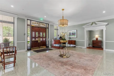 $215,000 | 710 South Hanley Road, Unit 7B, St. Louis, MO 63105