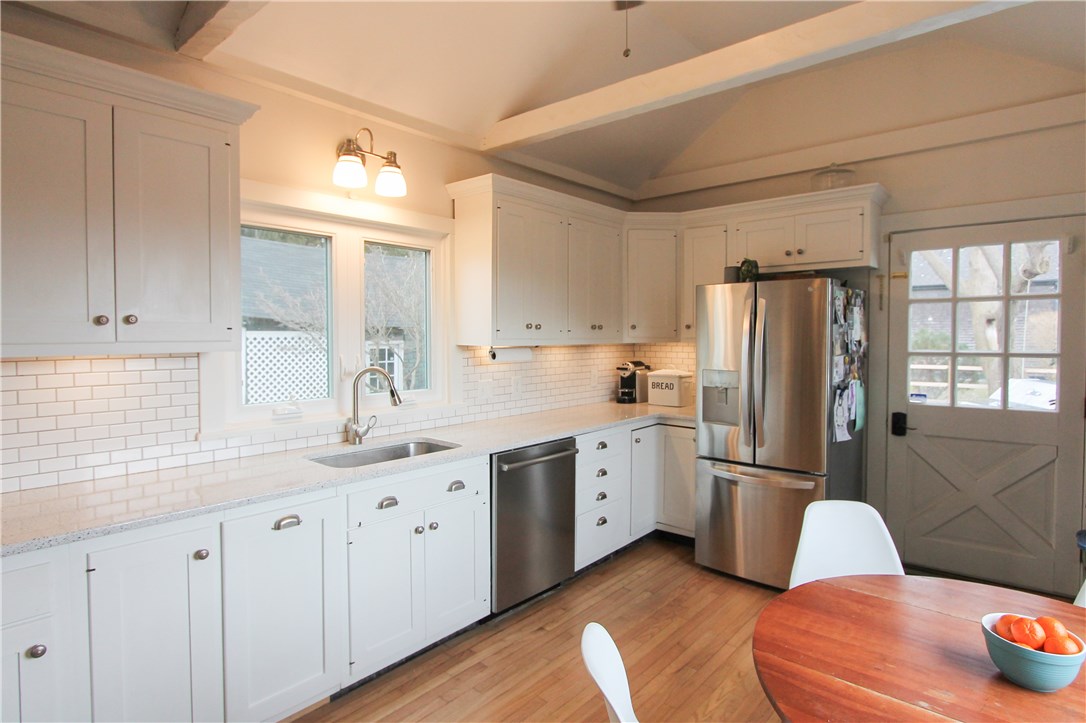 266 Turner Road Middletown, RI 02842 - Photo 4 of 27