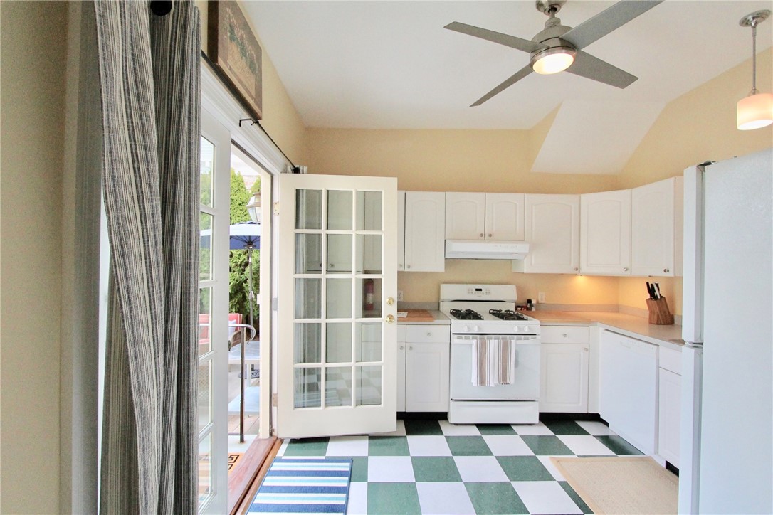 46 Corne Street Newport, RI 02840 - Photo 18 of 36