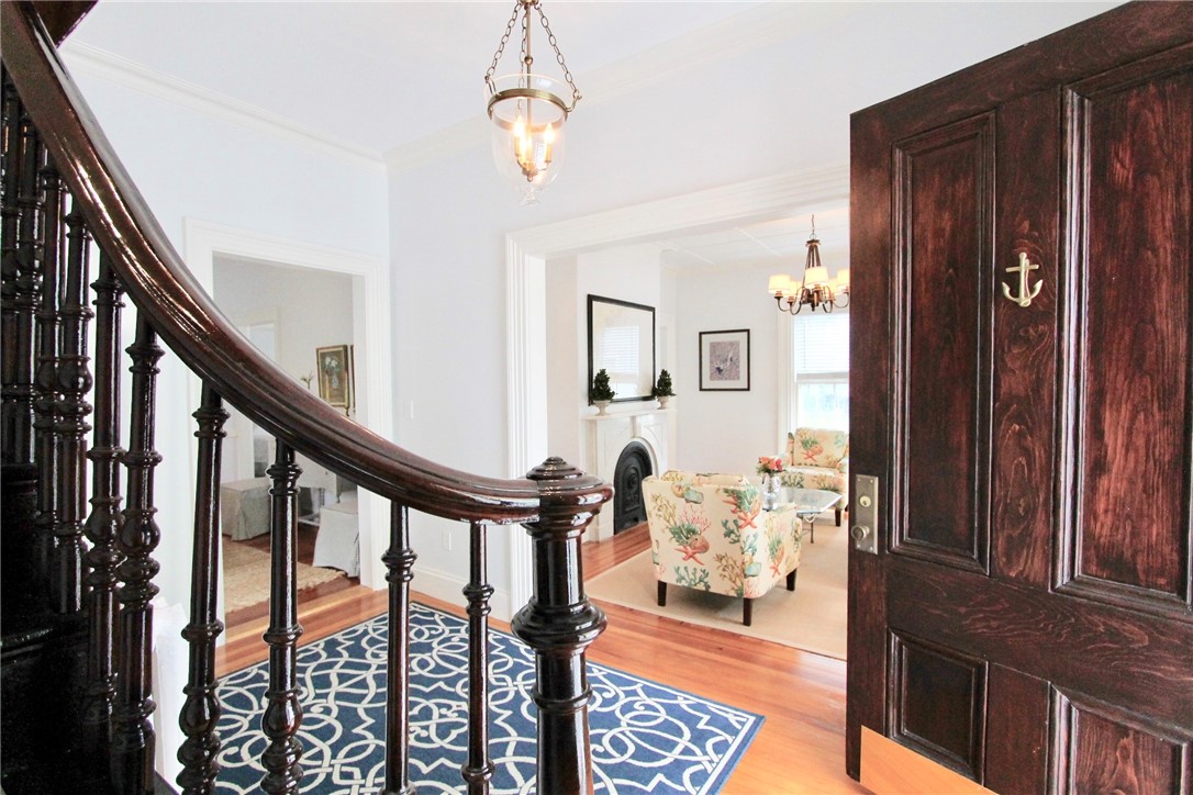 46 Corne Street Newport, RI 02840 - Photo 6 of 36