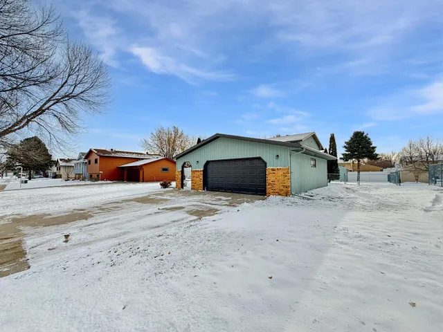 $374,900 | 1620 36 1/2 Avenue South, Fargo, ND 58104