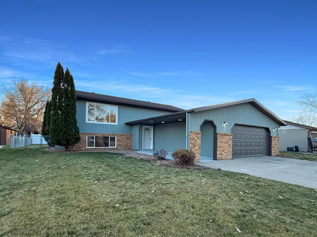 $374,900 | 1620 36 1/2 Avenue South, Fargo, ND 58104
