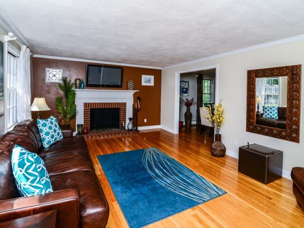 39 Stoughton Road Dedham, MA 02026 - Photo 3 of 28 Gallery Image 3