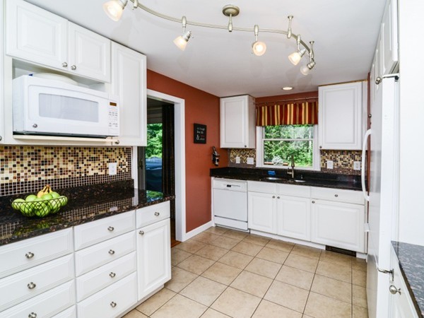 39 Stoughton Road Dedham, MA 02026 - Photo 8 of 28 Gallery Image 8