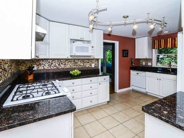 39 Stoughton Road Dedham, MA 02026 - Photo 10 of 28 Gallery Image 10