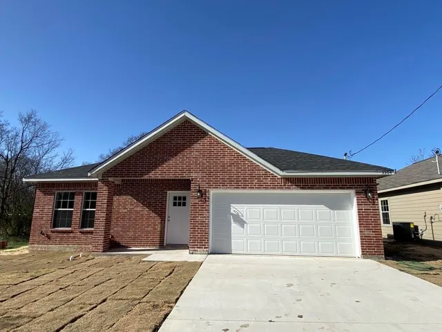 $1,600 | 3304 Langford Street, Greenville, TX 75401