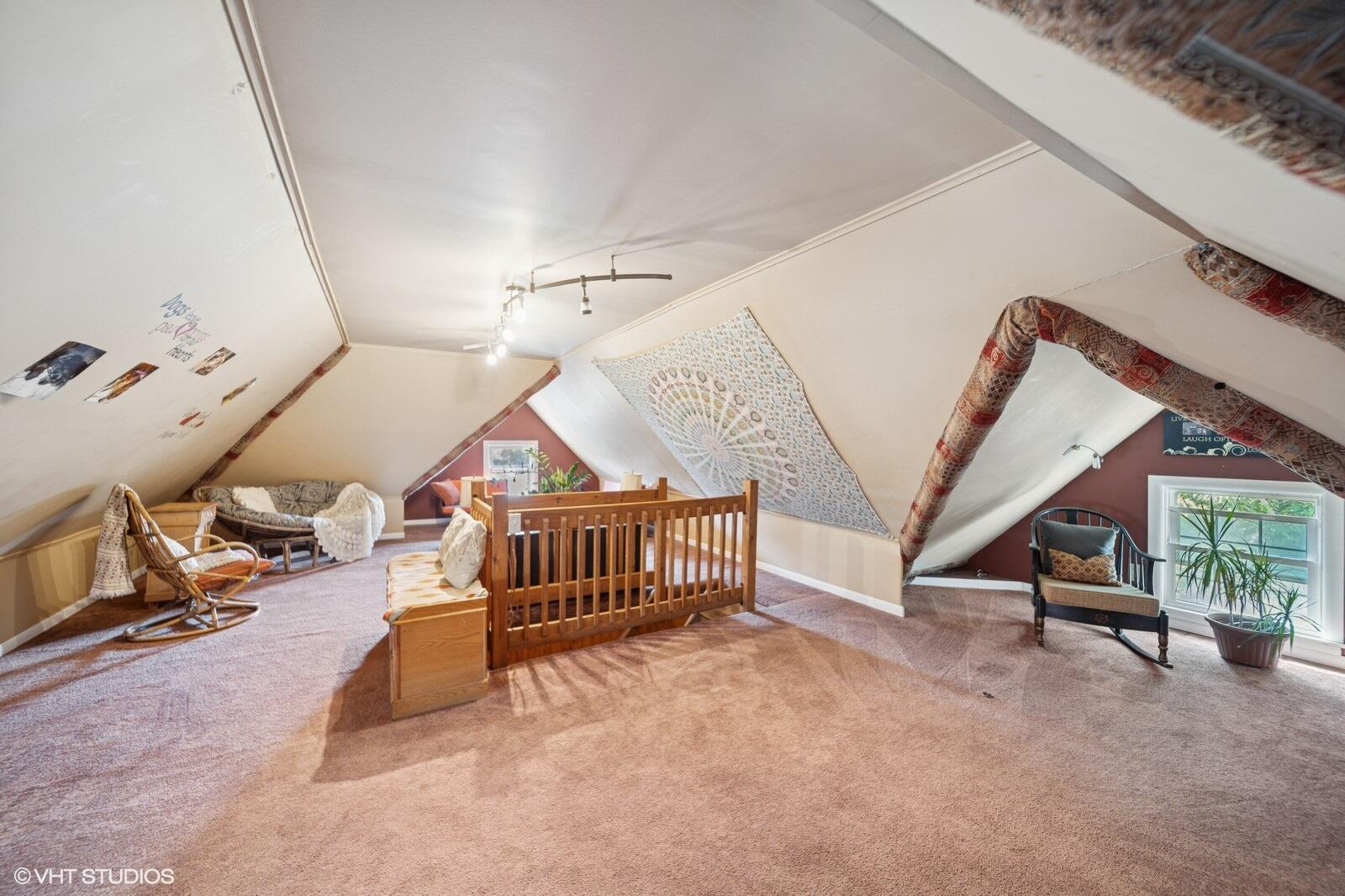 717 Pine Street Michigan City, IN 46360 - Photo 19 of 20 a garage with table and chairs