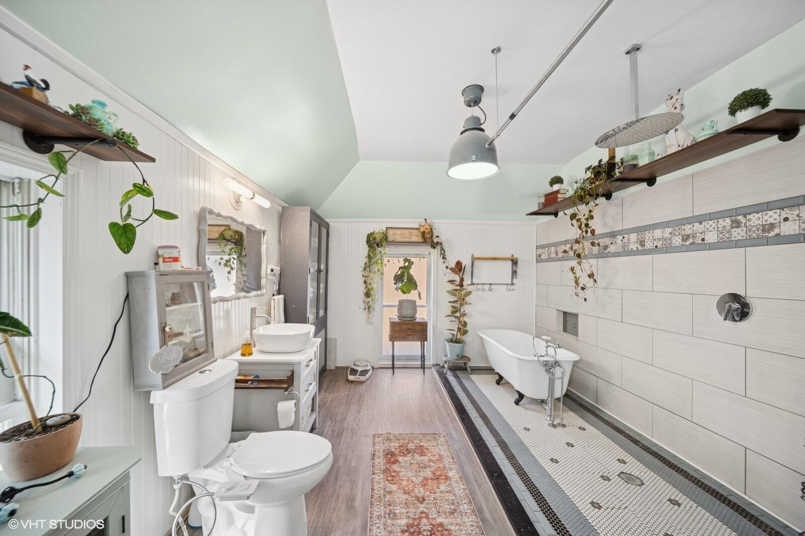 717 Pine Street Michigan City, IN 46360 - Photo 10 of 20 a very nice looking room with a rug