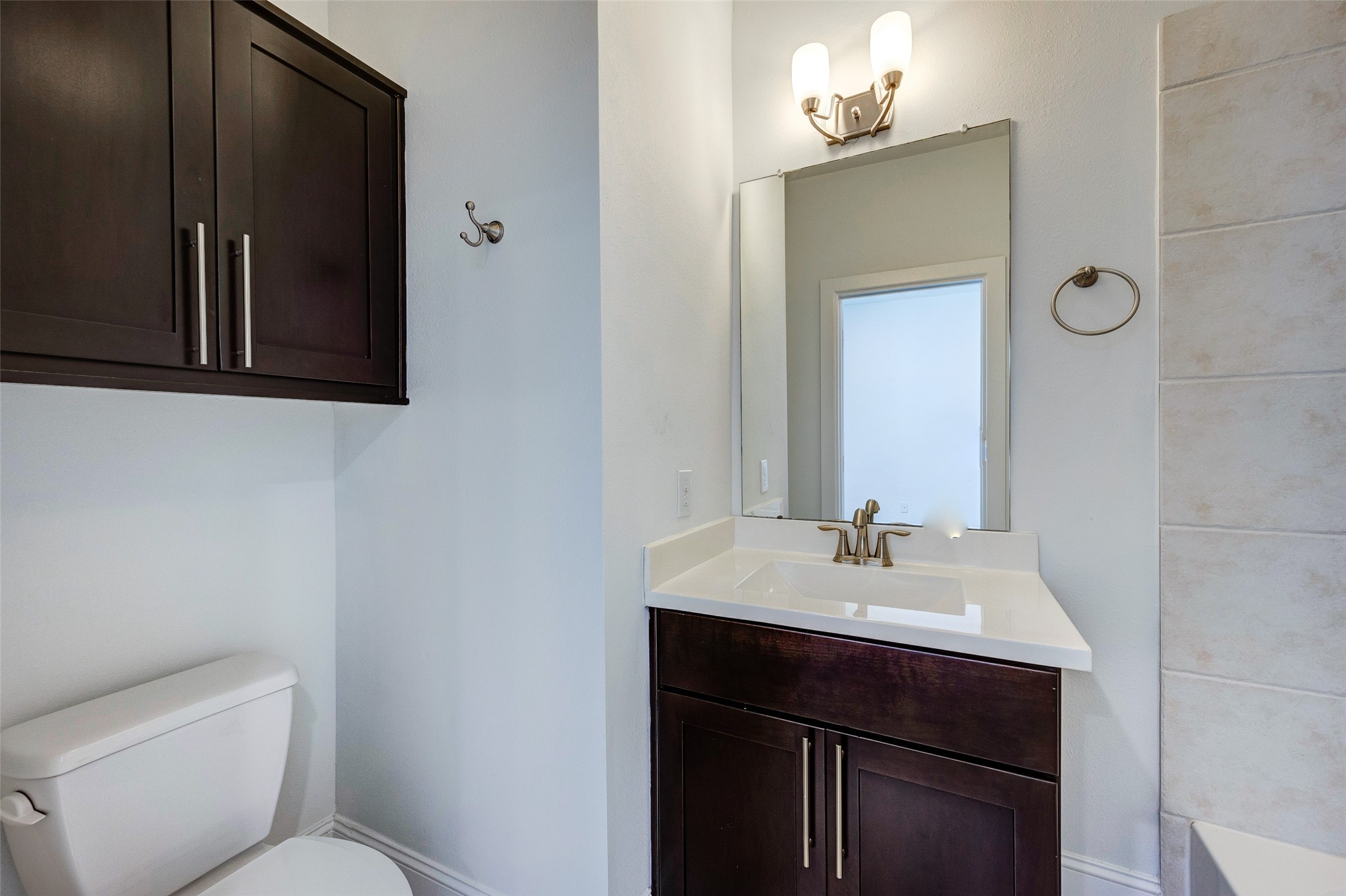 1413 Patterson Street Houston, TX 77007 - Photo 31 of 37 Cabinet space above the toilet