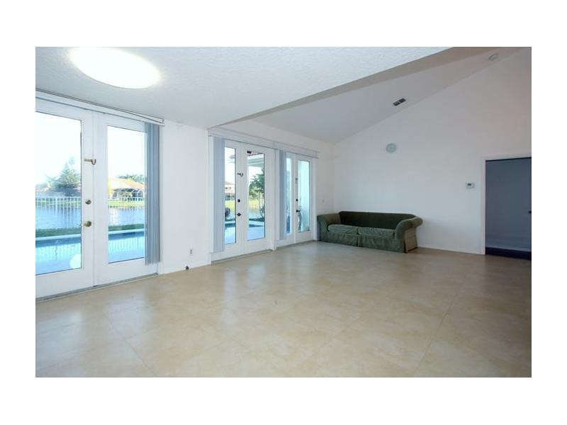 10900 Haydn Drive Boca Raton, FL 33498 - Photo 4 of 16 Living Room