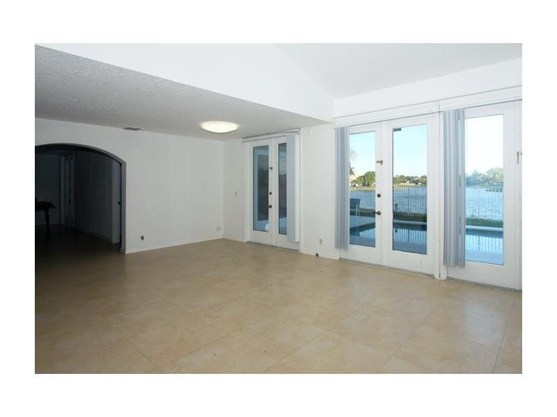 10900 Haydn Drive Boca Raton, FL 33498 - Photo 5 of 16 Living Room