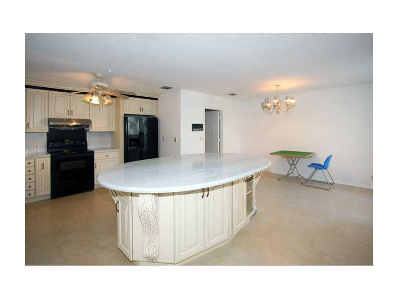 10900 Haydn Drive Boca Raton, FL 33498 - Photo 6 of 16 Kitchen