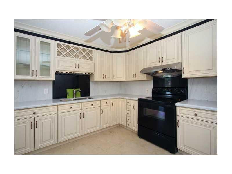 10900 Haydn Drive Boca Raton, FL 33498 - Photo 7 of 16 Kitchen
