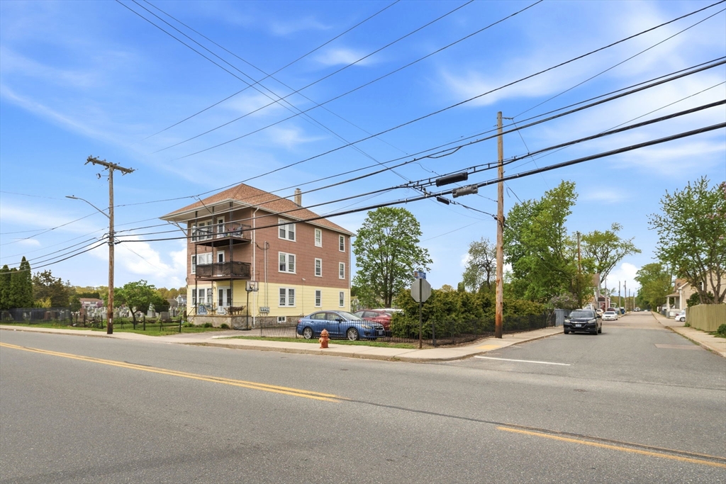 612 Rathbun Street Blackstone, MA 01504 - Photo 7 of 41