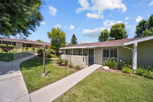 $299,888 | 19157 Avenue Of The Oaks, Unit A, Newhall, CA 91321