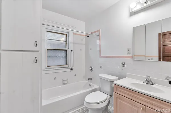 $1,200 | 42 Linden Park, Buffalo, NY 14208