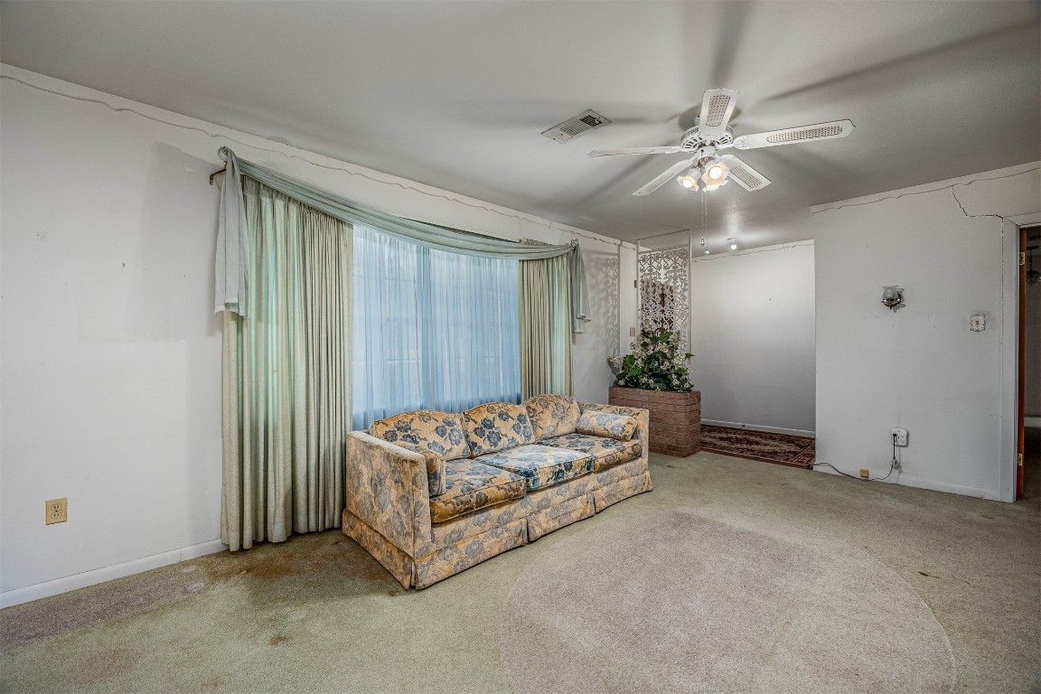 718 Nelson Street Crosby, TX 77532 - Photo 11 of 38 an empty room with windows and fan