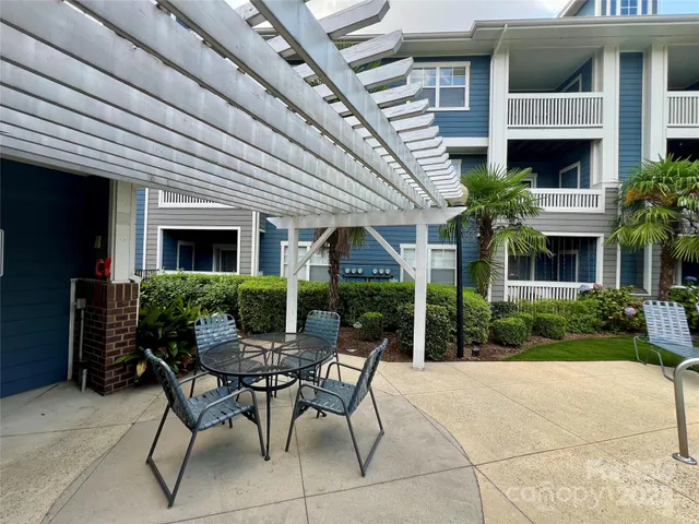 $395,500 | 2209 Sumner Green Avenue, Unit M, Charlotte, NC 28203