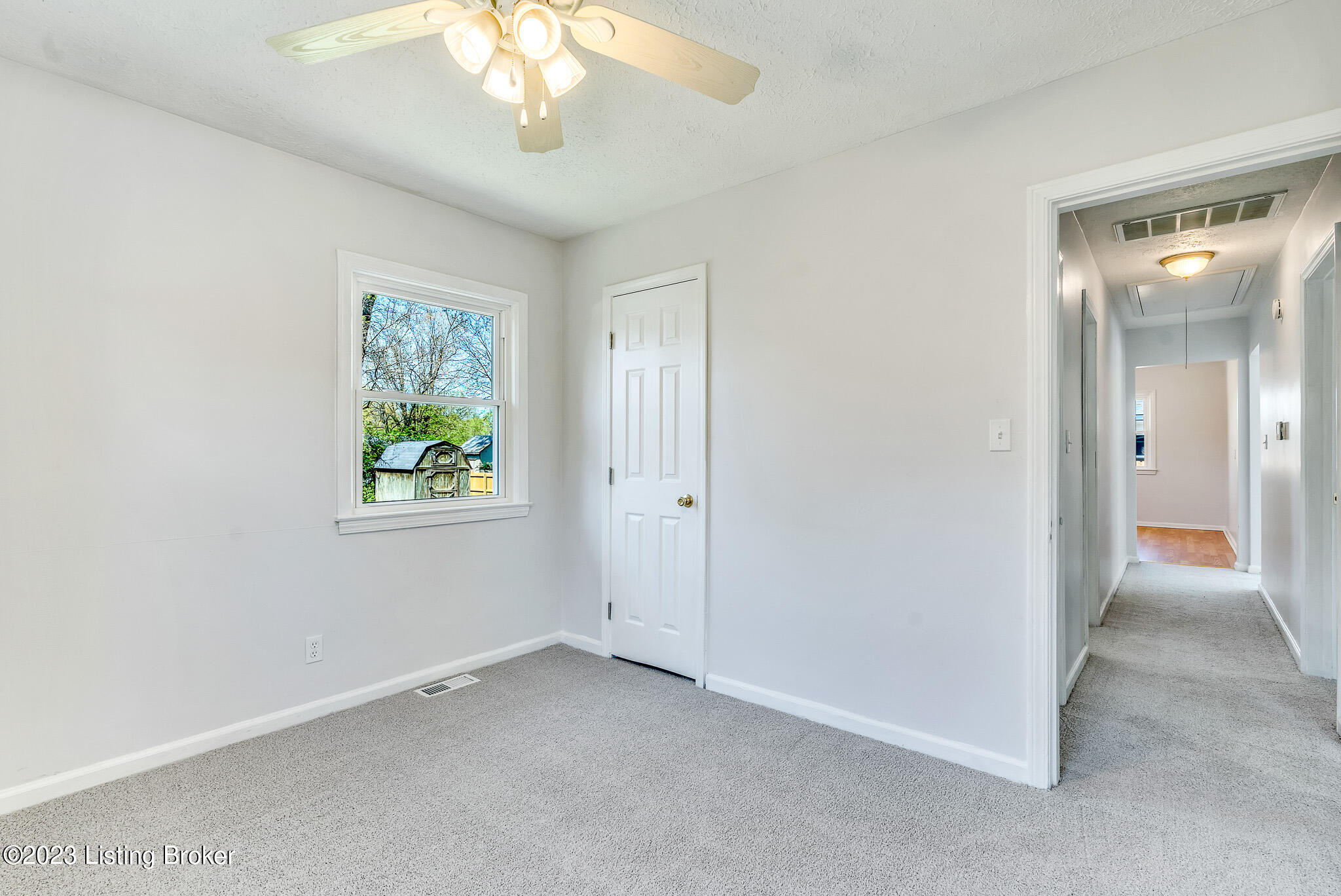8238 Virginia Road Louisville, KY 40258 - Photo 8 of 30 DSC04549